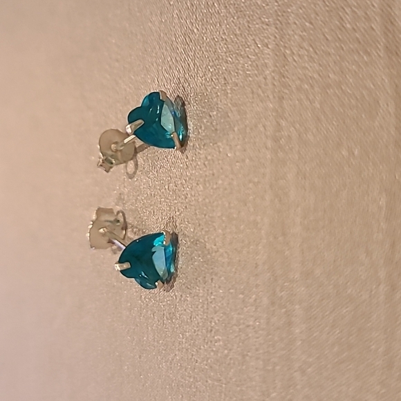 Blue heart cubic zirconia sterling silver earrings stud - Picture 2 of 4